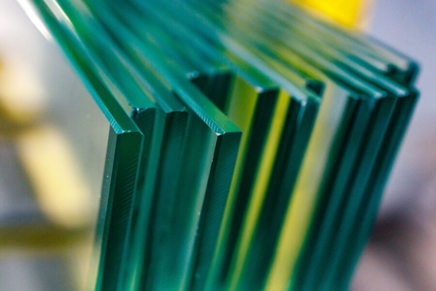 szklo flat z wyszlifowanymi krawedziami